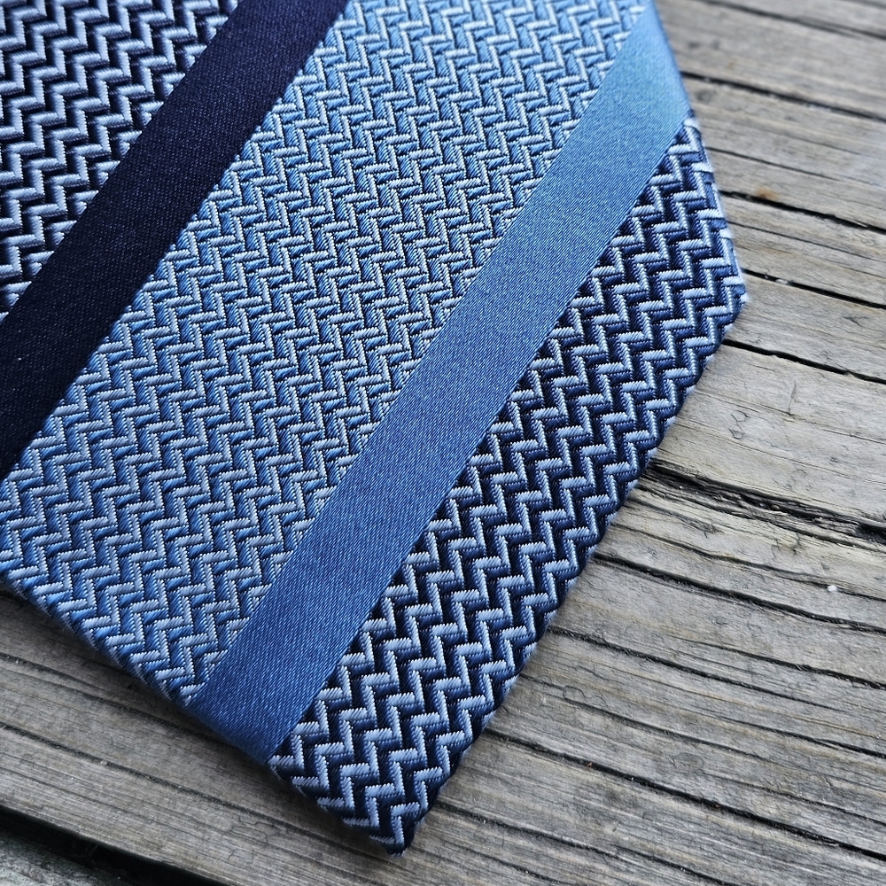 2 For $40. Geoffrey Beene 100% silk tie.